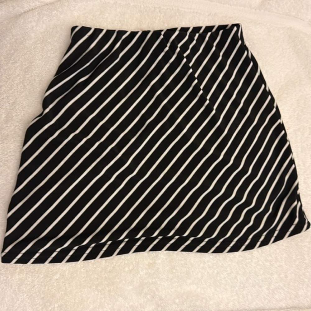Ally B Black & White Strip Mini Skirt S